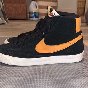 2019 men’s Halloween orange and black Nike blazers.